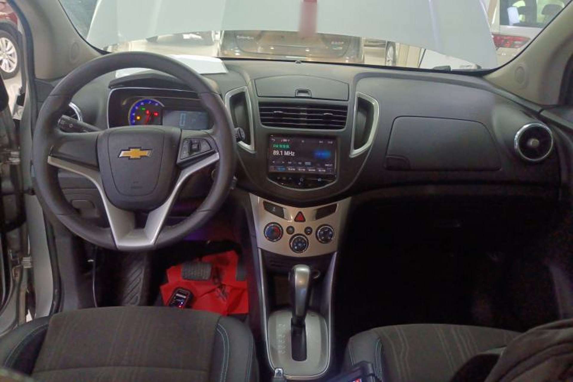Used Chevrolet Trax 2014 1.4T Automatic Two-Wheel Drive Luxury Model Center Console