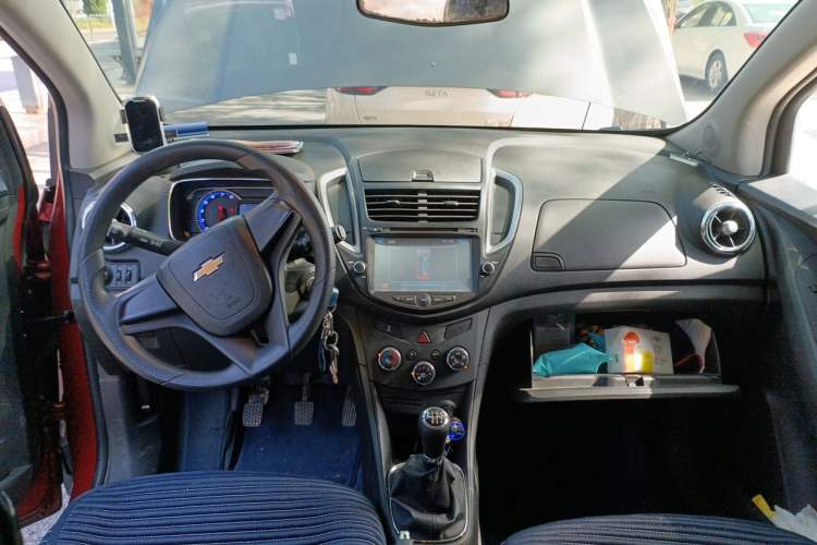 Used Chevrolet Trax 2014 1.4T Manual Two-Wheel Drive Comfort Model Center Console