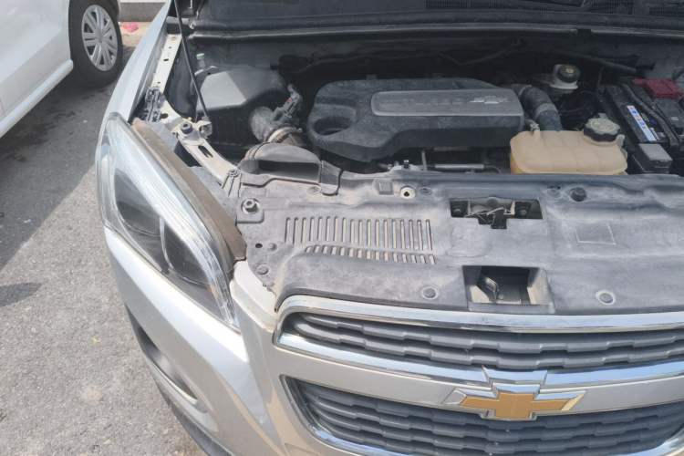 Used Chevrolet Trax 2014 1.4T Manual Two-Wheel Drive Comfort Model Engine Bay Right