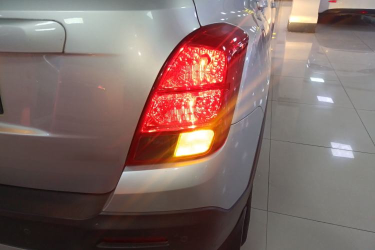 Used Chevrolet Trax 2014 1.4T Automatic Two-Wheel Drive Luxury Model Exterior 3