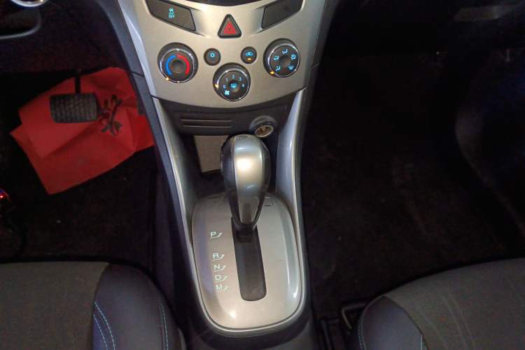 Used Chevrolet Trax 2014 1.4T Automatic Two-Wheel Drive Luxury Model Gear Lever