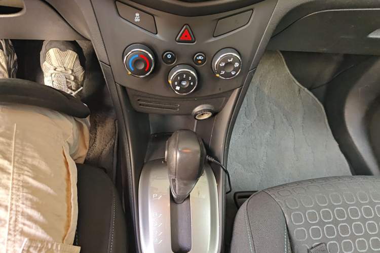 Used Chevrolet Trax 2014 1.4T Automatic Two-Wheel Drive Comfort Version Gear Lever
