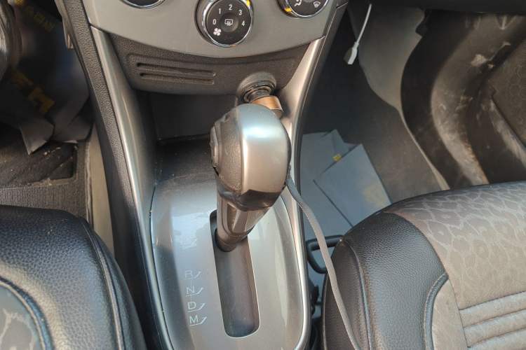 Used Chevrolet Trax 2014 1.4T Automatic Two-Wheel Drive Luxury Model Gear Lever
