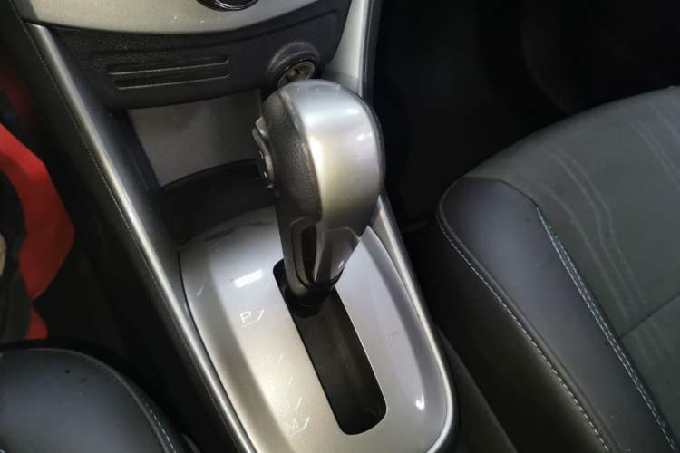 Used Chevrolet Trax 2014 1.4T Automatic Two-Wheel Drive Luxury Model Gear Lever