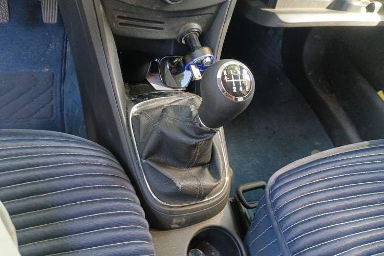 Used Chevrolet Trax 2014 1.4T Manual Two-Wheel Drive Comfort Model Gear Lever