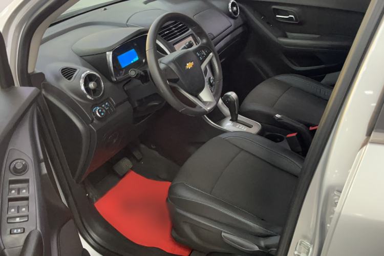 Used Chevrolet Trax 2014 1.4T Automatic Two-Wheel Drive Luxury Model Interior 2