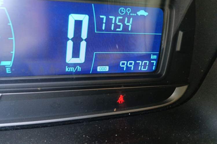 Used Chevrolet Trax 2014 1.4T Manual Two-Wheel Drive Comfort Model Odometer Close Up