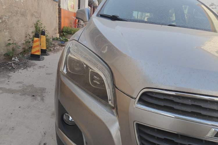 Used Chevrolet Trax 2014 1.4T Automatic Two-Wheel Drive Luxury Model Right Front Headlight
