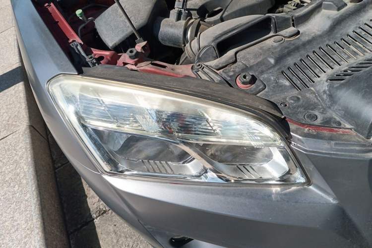 Used Chevrolet Trax 2014 1.4T Manual Two-Wheel Drive Comfort Model Right Front Headlight