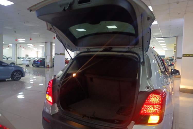 Used Chevrolet Trax 2014 1.4T Automatic Two-Wheel Drive Luxury Model Trunk