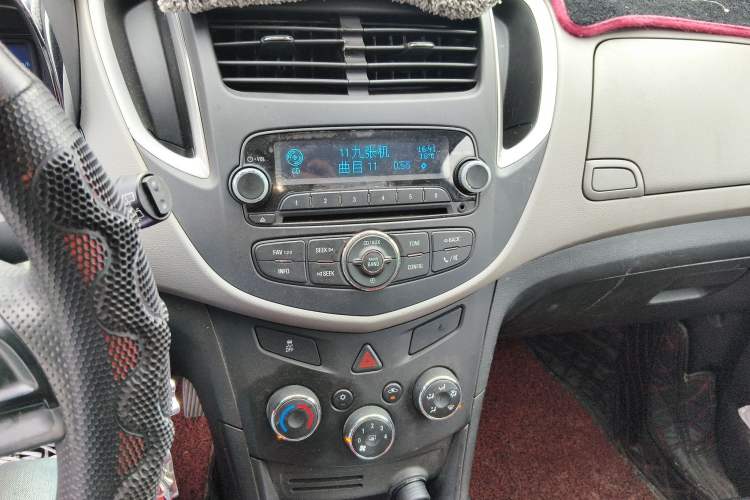 Used Chevrolet Trax 2014 1.4T Automatic Two-Wheel Drive Comfort Version Audio And AC Panel