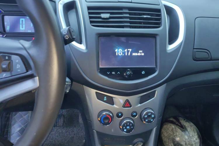 Used Chevrolet Trax 2014 1.4T Automatic Two-Wheel Drive Luxury Model Audio And AC Panel