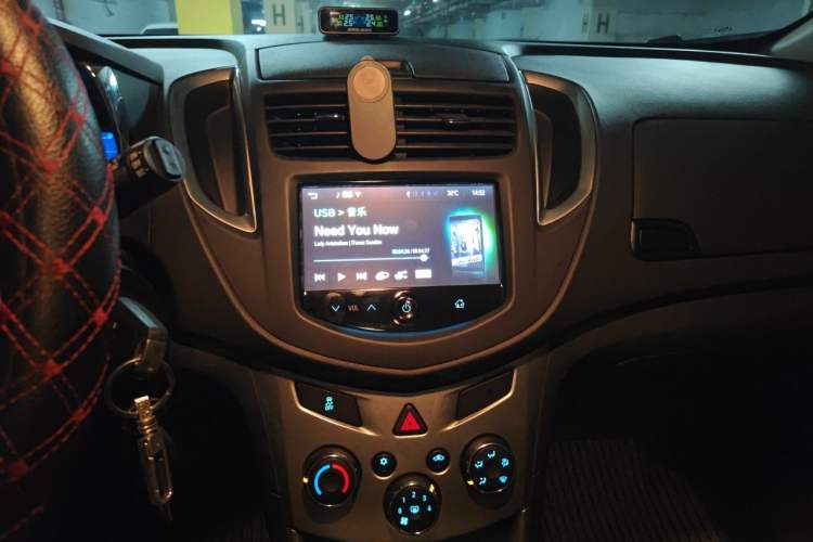 Used Chevrolet Trax 2014 1.4T Automatic Two-Wheel Drive Luxury Model Audio And AC Panel