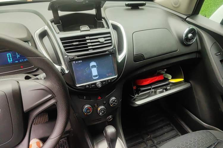 Used Chevrolet Trax 2014 1.4T Automatic Two-Wheel Drive Comfort Version Audio And AC Panel