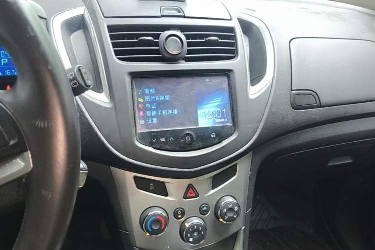 Used Chevrolet Trax 2014 1.4T Automatic Two-Wheel Drive Luxury Model Audio And AC Panel