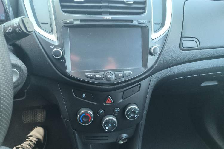 Used Chevrolet Trax 2014 1.4T Automatic Two-Wheel Drive Comfort Version Audio And AC Panel