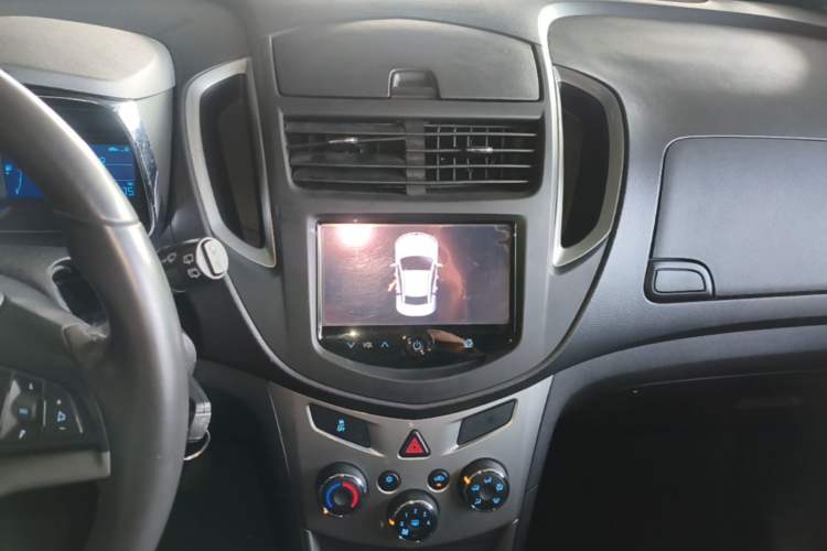 Used Chevrolet Trax 2014 1.4T Automatic Two-Wheel Drive Luxury Model Audio And AC Panel
