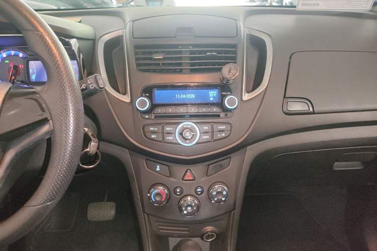 Used Chevrolet Trax 2014 1.4T Automatic Two-Wheel Drive Comfort Version Audio And AC Panel