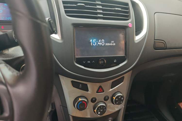 Used Chevrolet Trax 2014 1.4T Automatic Two-Wheel Drive Luxury Model Audio And AC Panel