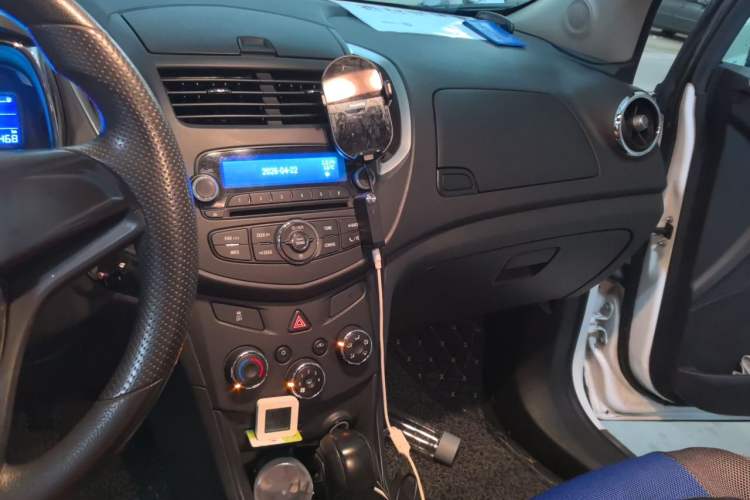 Used Chevrolet Trax 2014 1.4T Automatic Two-Wheel Drive Comfort Version Audio And AC Panel