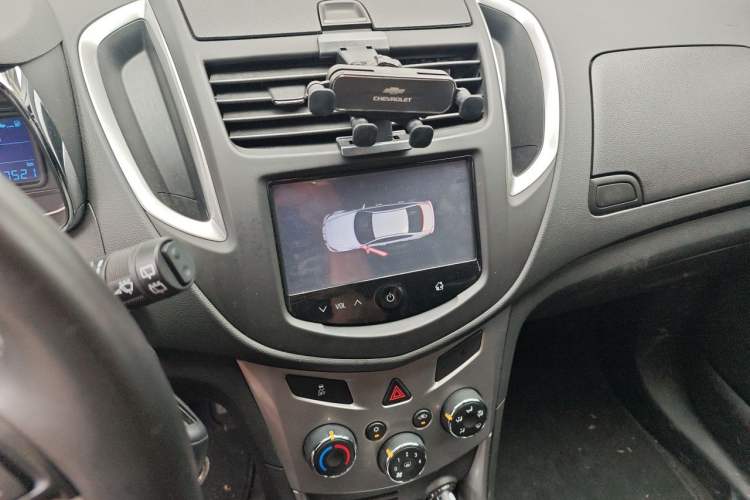 Used Chevrolet Trax 2014 1.4T Automatic Two-Wheel Drive Luxury Model Audio And AC Panel