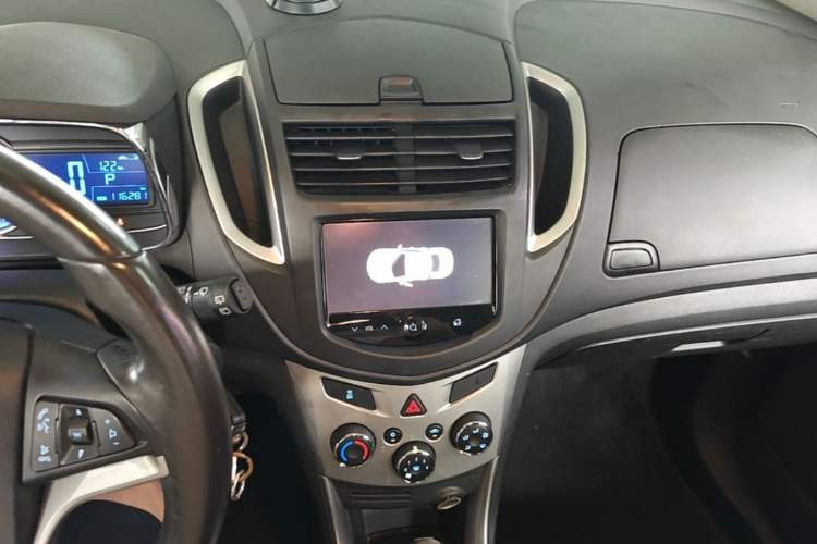 Used Chevrolet Trax 2014 1.4T Automatic Two-Wheel Drive Luxury Model Audio And AC Panel