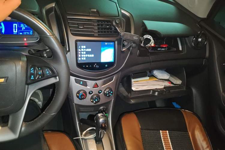 Used Chevrolet Trax 2014 1.4T Automatic Two-Wheel Drive Luxury Model Audio And AC Panel