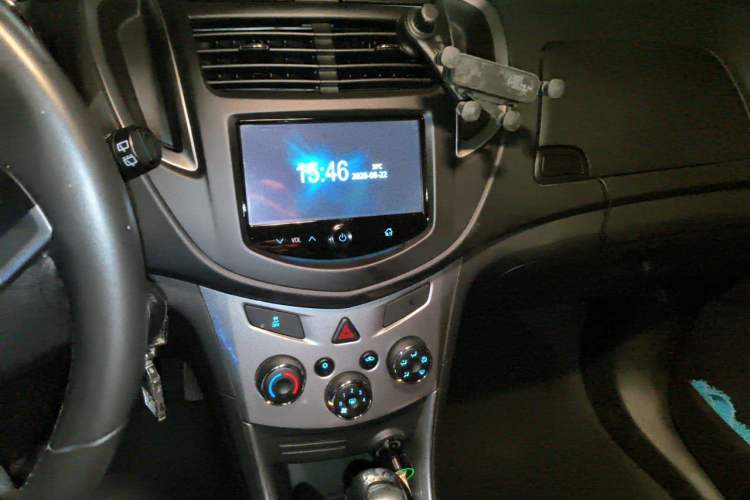 Used Chevrolet Trax 2014 1.4T Automatic Two-Wheel Drive Luxury Model Audio And AC Panel