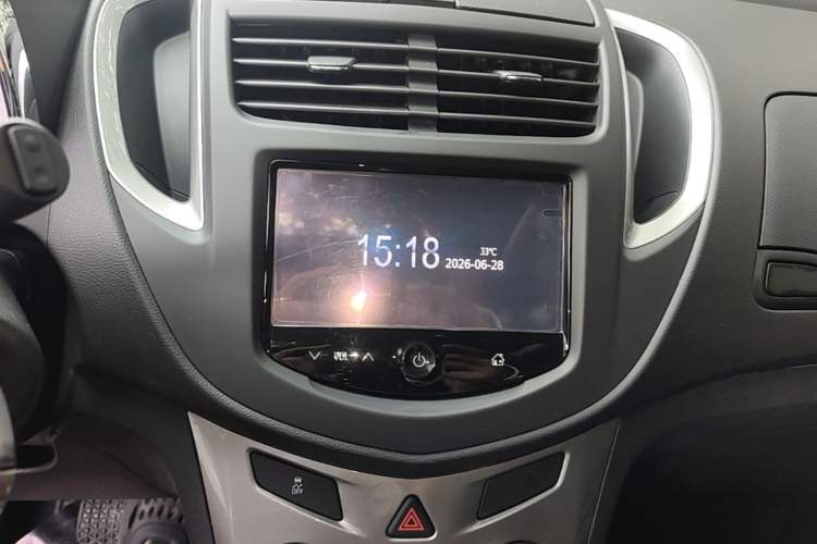 Used Chevrolet Trax 2014 1.4T Automatic Two-Wheel Drive Luxury Model Audio And AC Panel