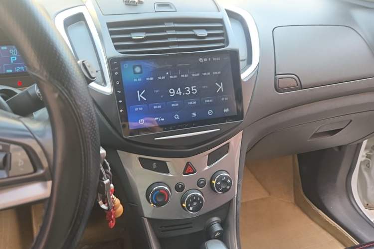 Used Chevrolet Trax 2014 1.4T Automatic Two-Wheel Drive Luxury Model Audio And AC Panel