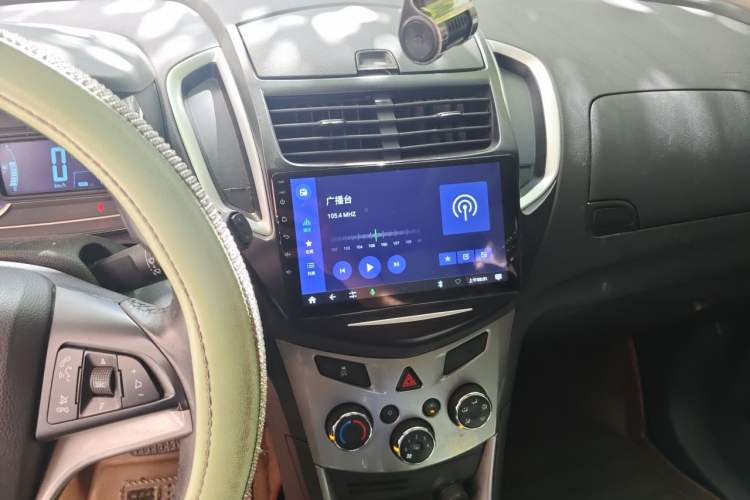 Used Chevrolet Trax 2014 1.4T Automatic Two-Wheel Drive Luxury Model Audio And AC Panel