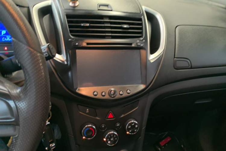 Used Chevrolet Trax 2014 1.4T Automatic Two-Wheel Drive Comfort Version Audio And AC Panel