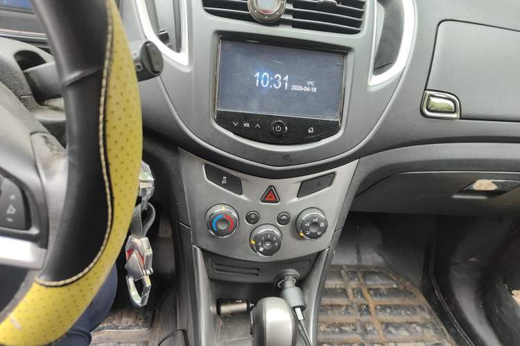 Used Chevrolet Trax 2014 1.4T Automatic Two-Wheel Drive Luxury Model Audio And AC Panel