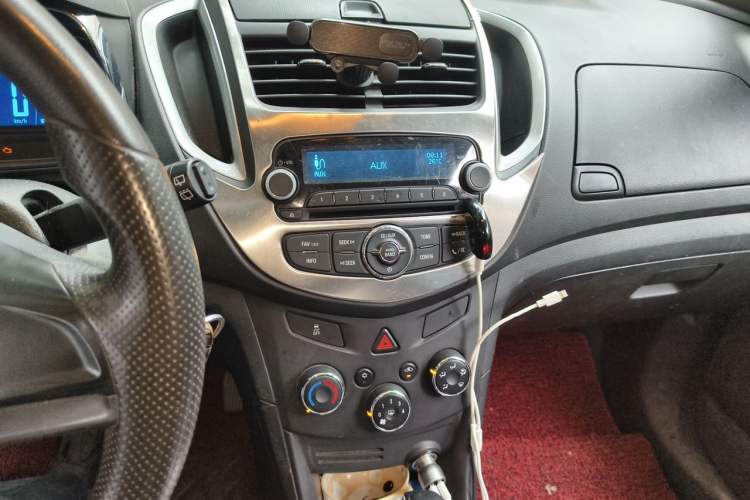 Used Chevrolet Trax 2014 1.4T Automatic Two-Wheel Drive Comfort Version Audio And AC Panel