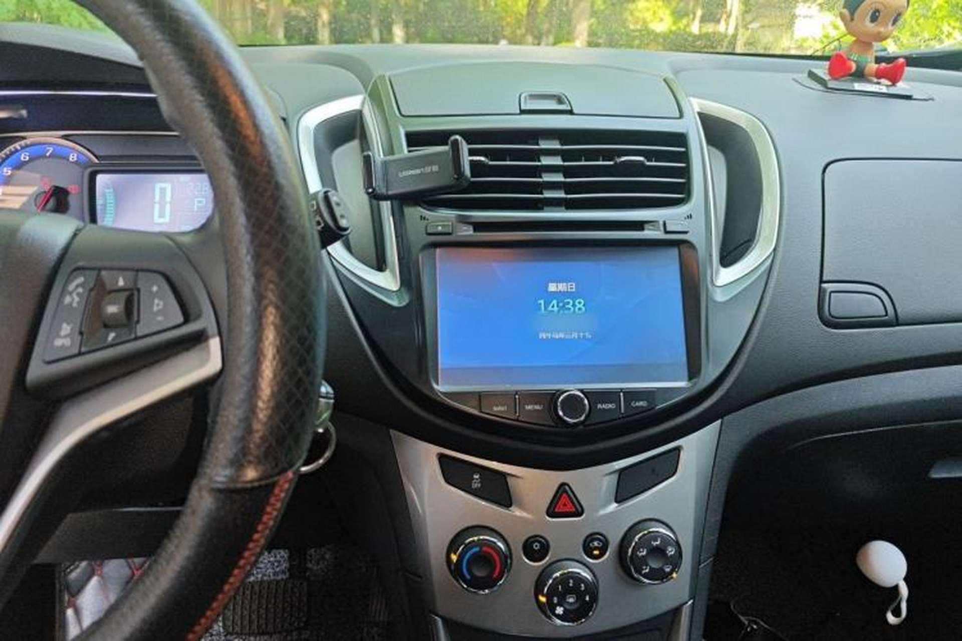Used Chevrolet Trax 2014 1.4T Automatic Two-Wheel Drive Luxury Model Audio And AC Panel