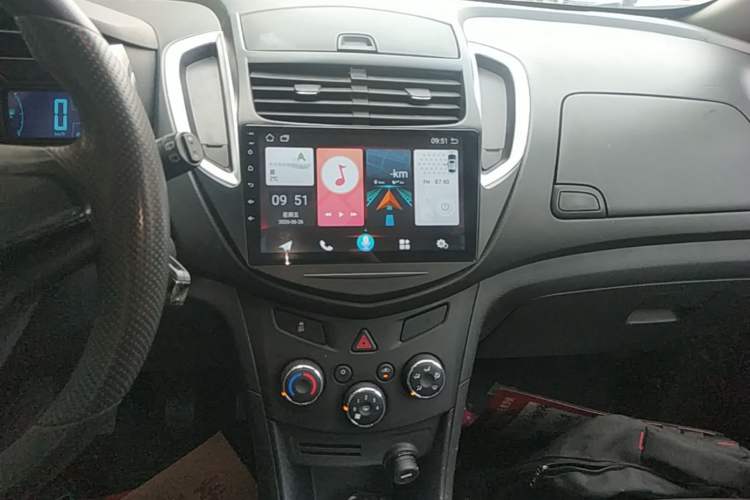 Used Chevrolet Trax 2014 1.4T Manual Two-Wheel Drive Comfort Model Audio And AC Panel