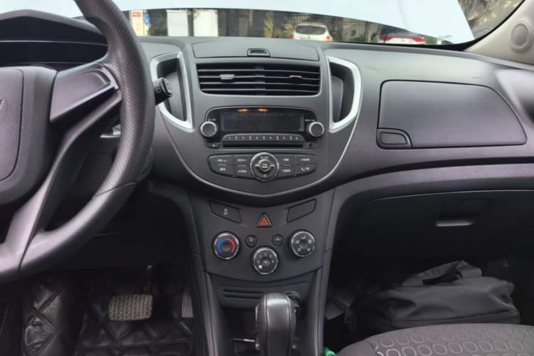 Used Chevrolet Trax 2014 1.4T Automatic Two-Wheel Drive Comfort Version Audio And AC Panel