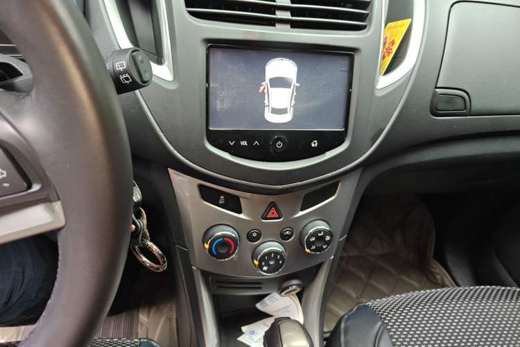 Used Chevrolet Trax 2014 1.4T Automatic Two-Wheel Drive Luxury Model Audio And AC Panel