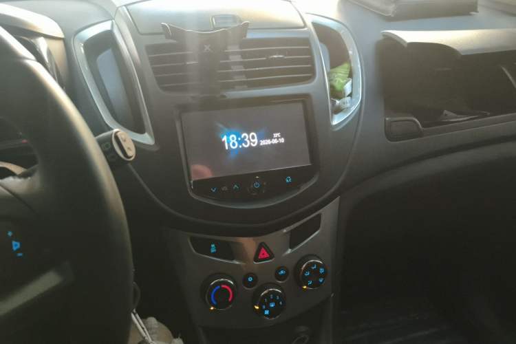 Used Chevrolet Trax 2014 1.4T Automatic Two-Wheel Drive Luxury Model Audio And AC Panel
