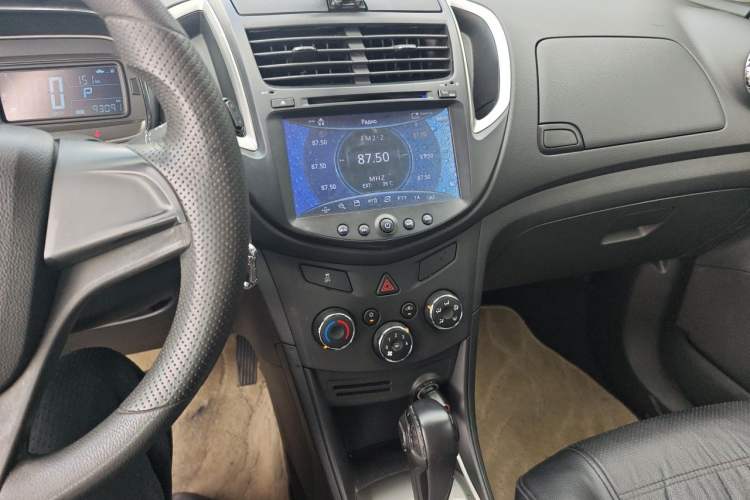 Used Chevrolet Trax 2014 1.4T Automatic Two-Wheel Drive Comfort Version Audio And AC Panel