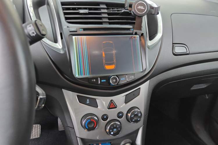 Used Chevrolet Trax 2014 1.4T Automatic Two-Wheel Drive Luxury Model Audio And AC Panel
