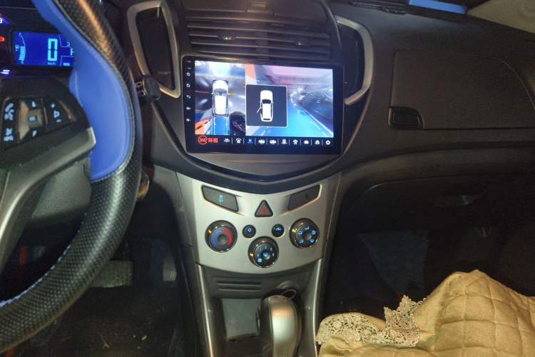 Used Chevrolet Trax 2014 1.4T Automatic Two-Wheel Drive Luxury Model Audio And AC Panel