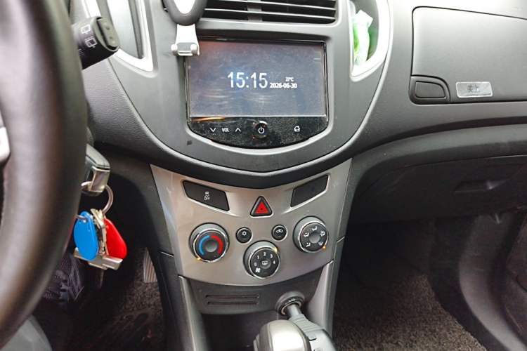 Used Chevrolet Trax 2014 1.4T Automatic Two-Wheel Drive Luxury Model Audio And AC Panel