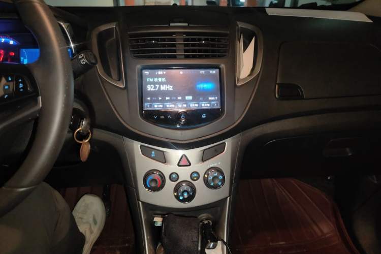 Used Chevrolet Trax 2014 1.4T Automatic Two-Wheel Drive Luxury Model Audio And AC Panel