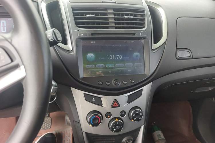 Used Chevrolet Trax 2014 1.4T Automatic Two-Wheel Drive Luxury Model Audio And AC Panel