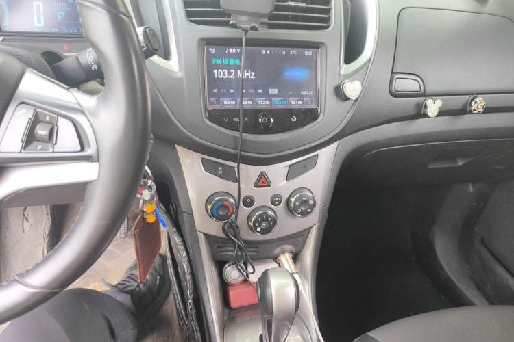 Used Chevrolet Trax 2014 1.4T Automatic Two-Wheel Drive Luxury Model Audio And AC Panel