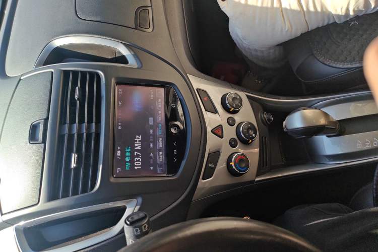 Used Chevrolet Trax 2014 1.4T Automatic Two-Wheel Drive Luxury Model Audio And AC Panel