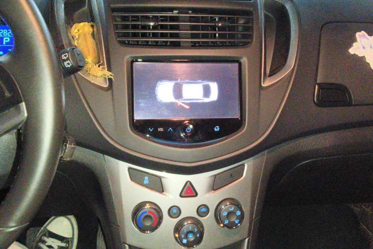 Used Chevrolet Trax 2014 1.4T Automatic Two-Wheel Drive Luxury Model Audio And AC Panel