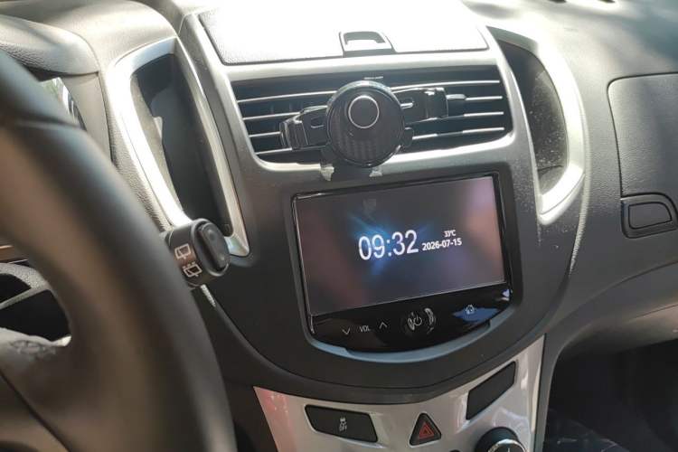 Used Chevrolet Trax 2014 1.4T Automatic Two-Wheel Drive Luxury Model Audio And AC Panel