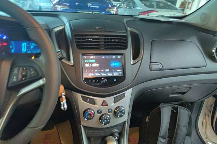 Used Chevrolet Trax 2014 1.4T Automatic Two-Wheel Drive Luxury Model Audio And AC Panel